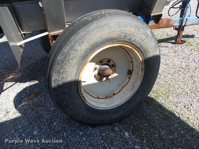 image for item DA2608 Doyle stainless steel fertilizer spreader