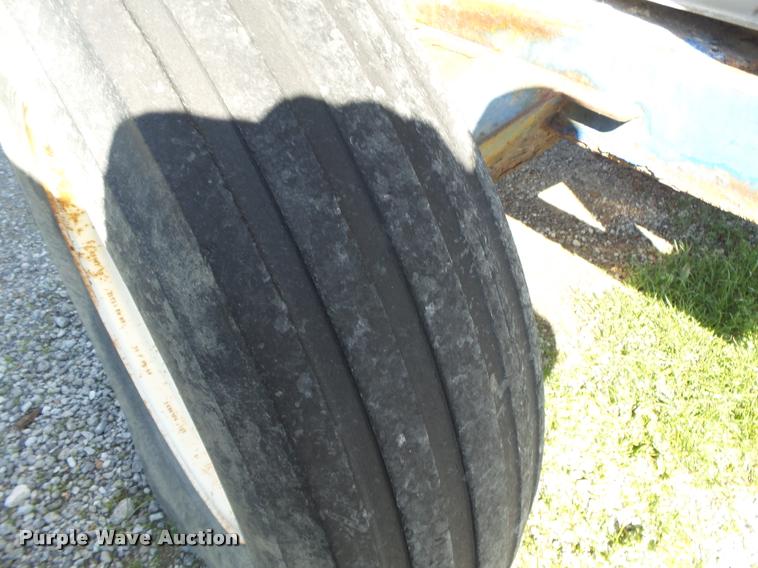 image for item DA2608 Doyle stainless steel fertilizer spreader