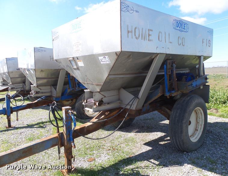 image for item DA2609 Doyle stainless steel fertilizer spreader