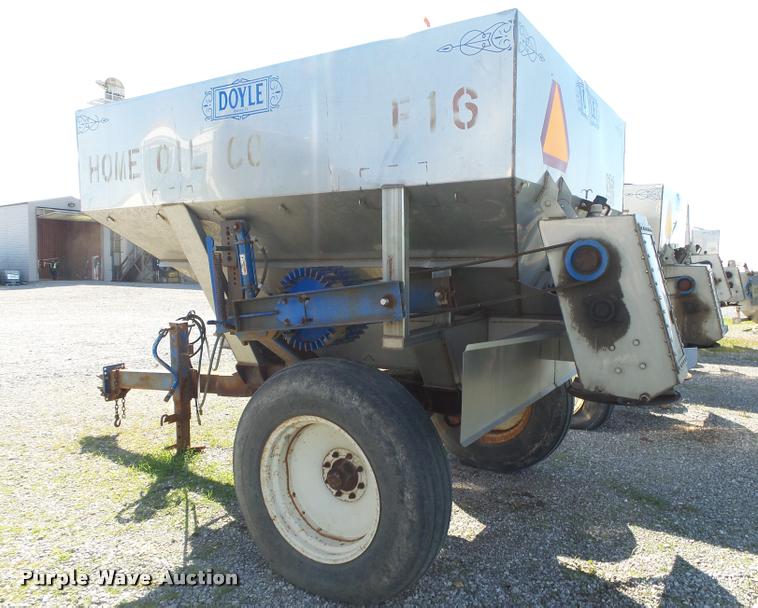 image for item DA2609 Doyle stainless steel fertilizer spreader