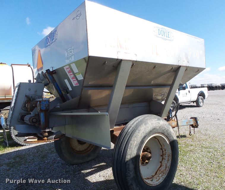 image for item DA2609 Doyle stainless steel fertilizer spreader