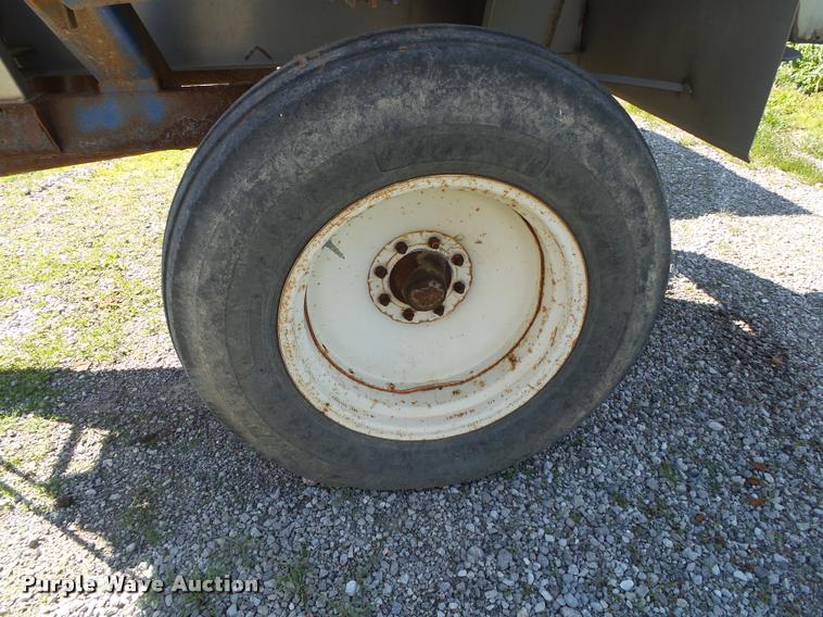 image for item DA2609 Doyle stainless steel fertilizer spreader