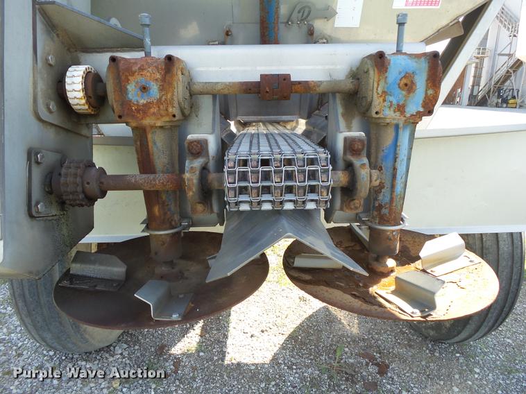 image for item DA2609 Doyle stainless steel fertilizer spreader