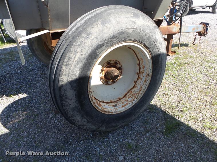 image for item DA2609 Doyle stainless steel fertilizer spreader