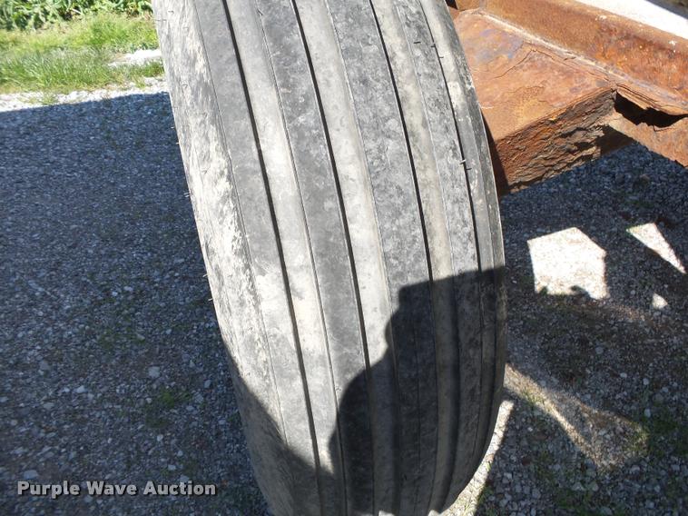 image for item DA2609 Doyle stainless steel fertilizer spreader