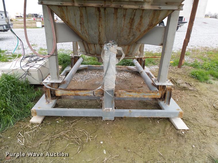 image for item DA2622 Doyle stainless steel seed blender bin