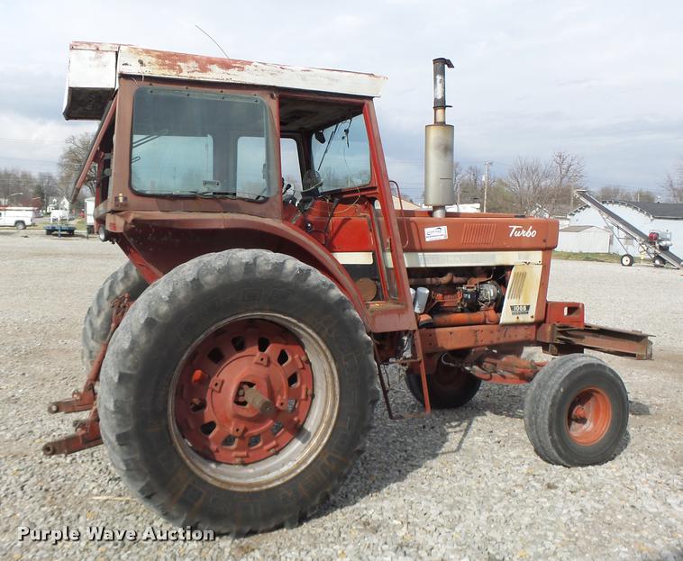 image for item DA3370 International 1066 tractor