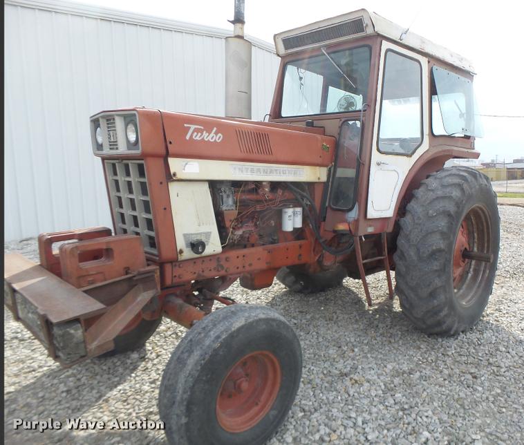 image for item DA3370 International 1066 tractor