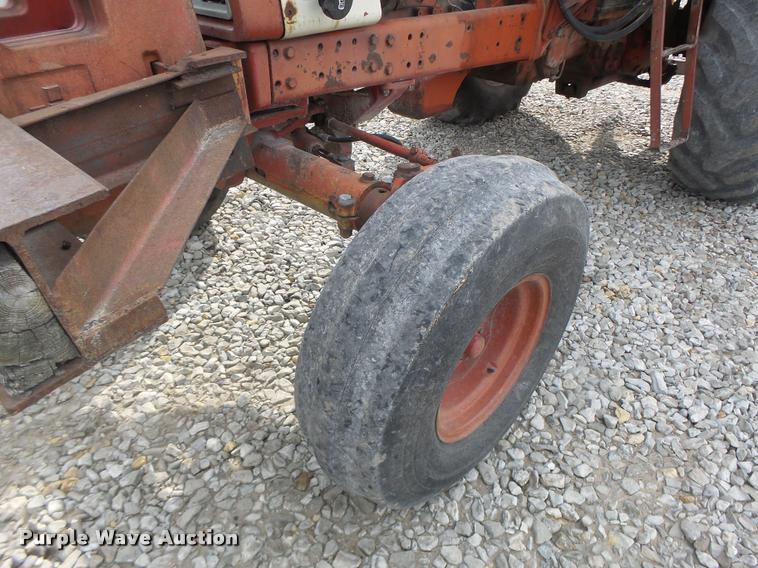 image for item DA3370 International 1066 tractor