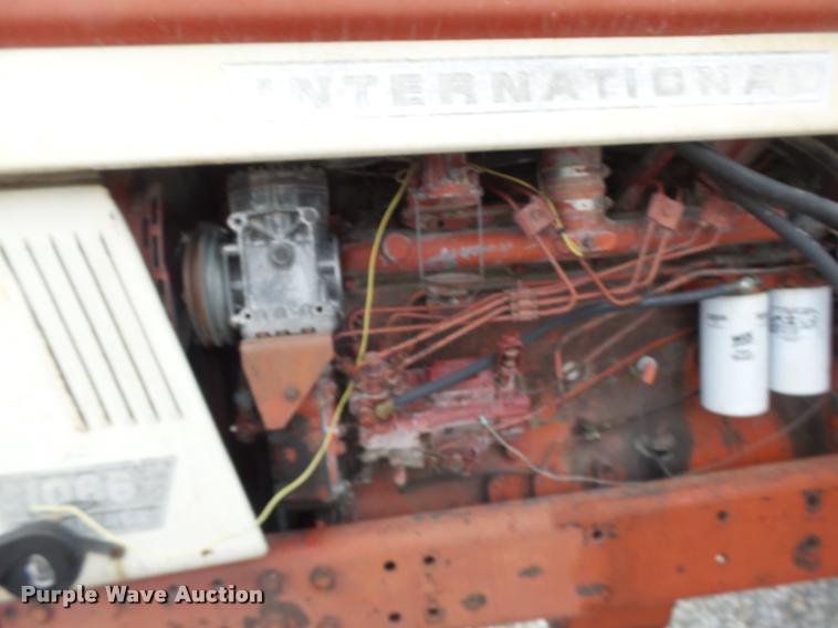 image for item DA3370 International 1066 tractor