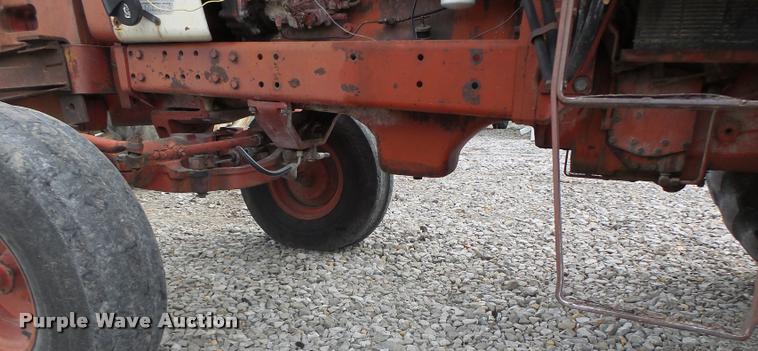 image for item DA3370 International 1066 tractor