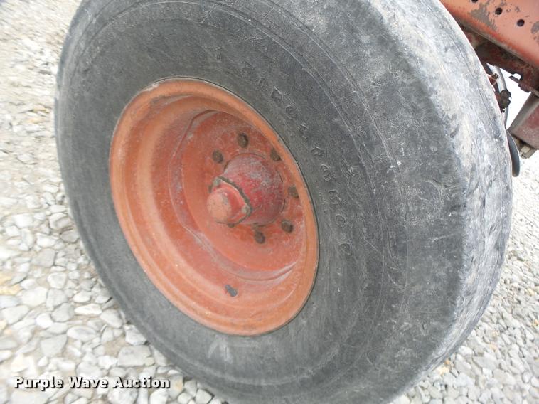 image for item DA3370 International 1066 tractor