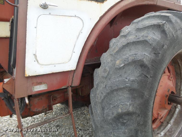 image for item DA3370 International 1066 tractor