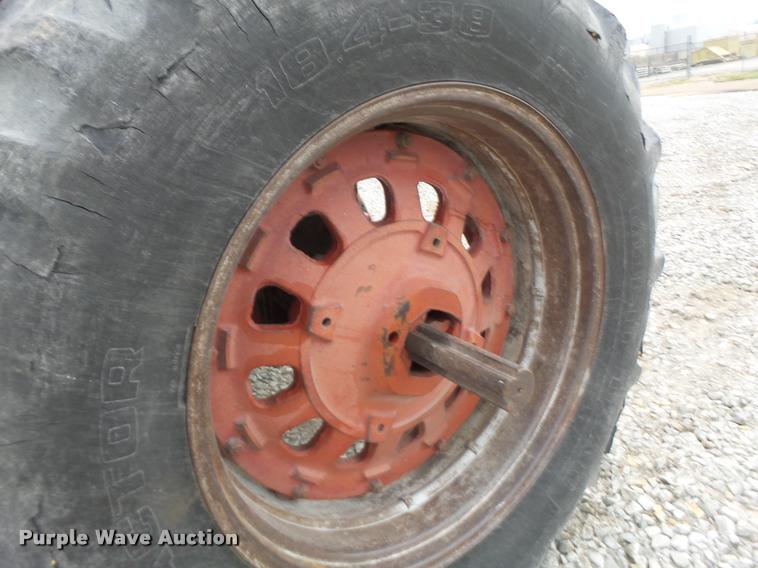 image for item DA3370 International 1066 tractor