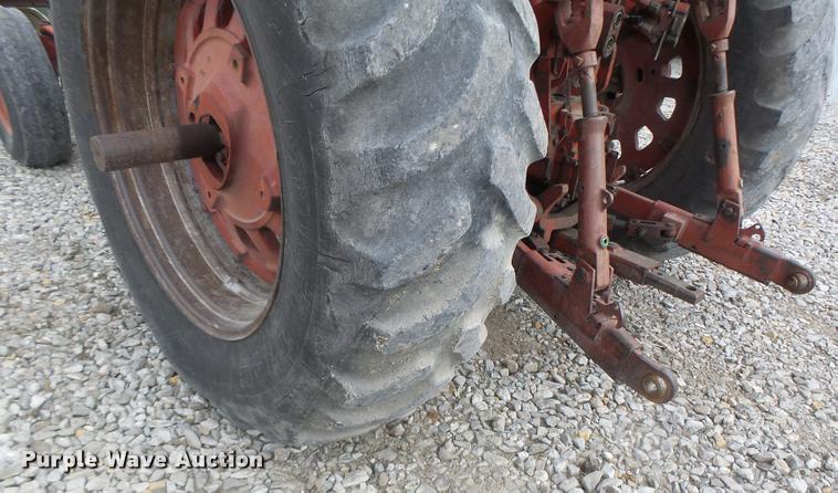 image for item DA3370 International 1066 tractor