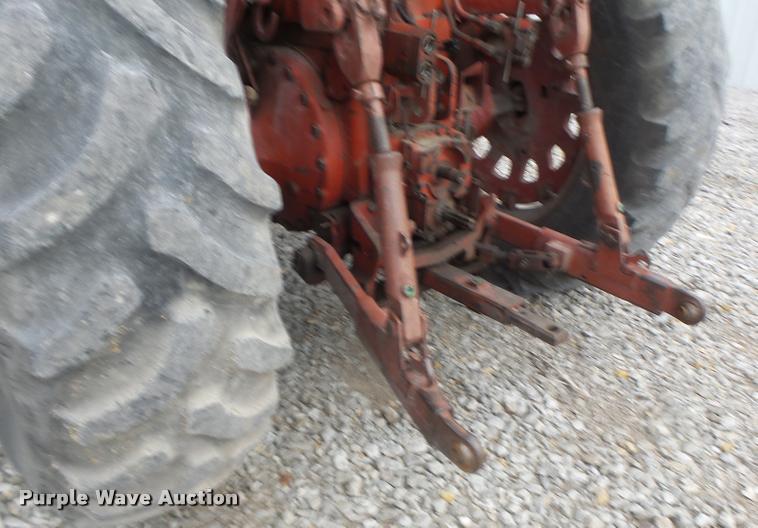image for item DA3370 International 1066 tractor