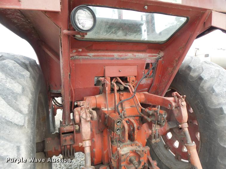 image for item DA3370 International 1066 tractor