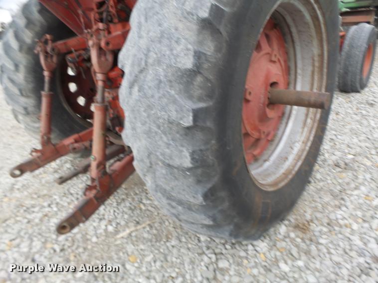 image for item DA3370 International 1066 tractor