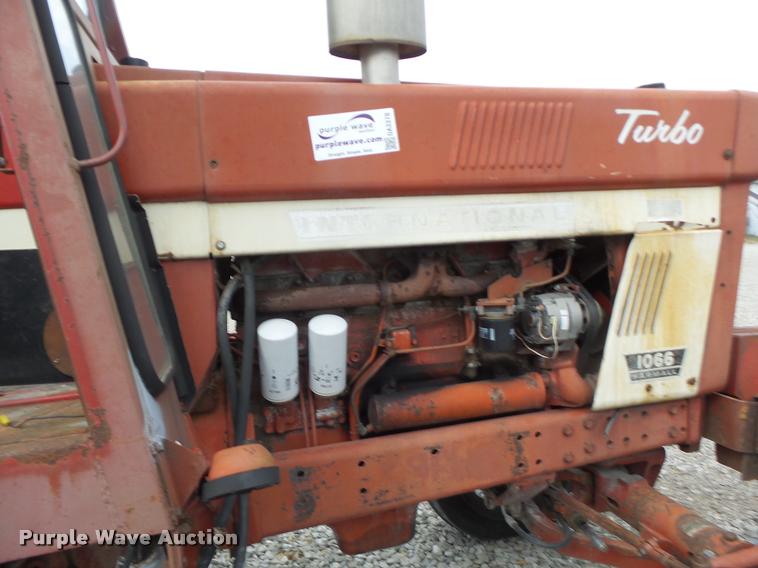 image for item DA3370 International 1066 tractor