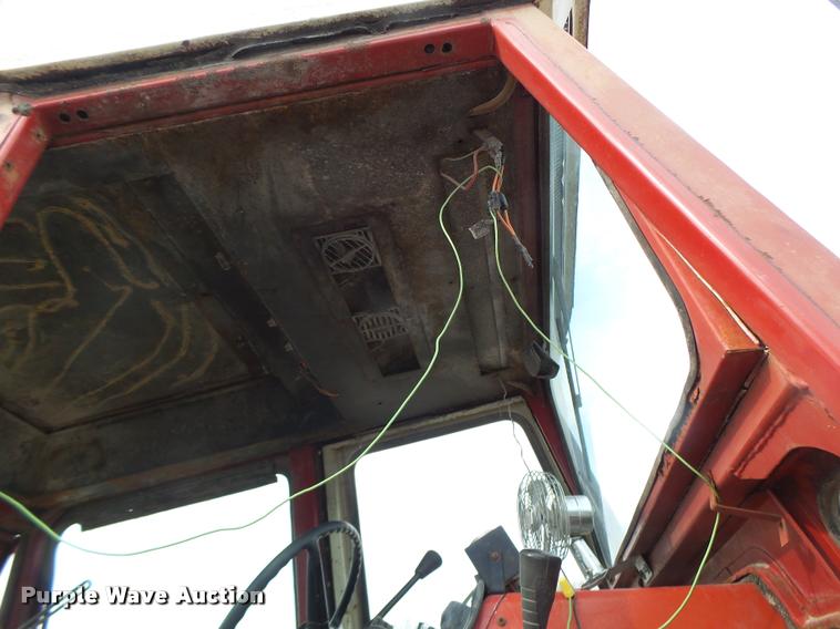 image for item DA3370 International 1066 tractor