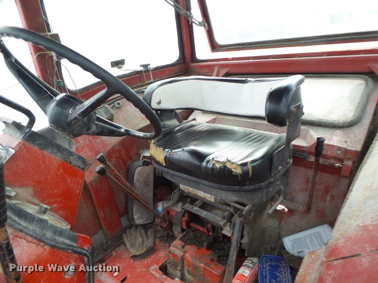 image for item DA3370 International 1066 tractor