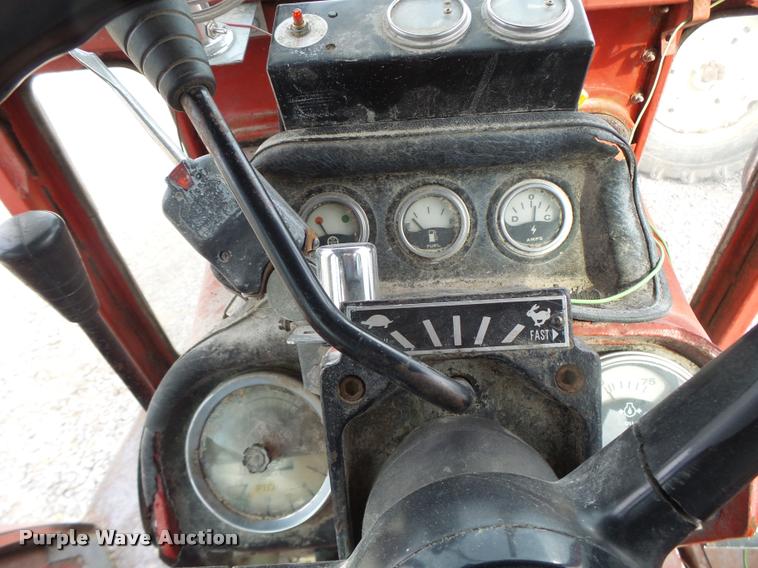 image for item DA3370 International 1066 tractor