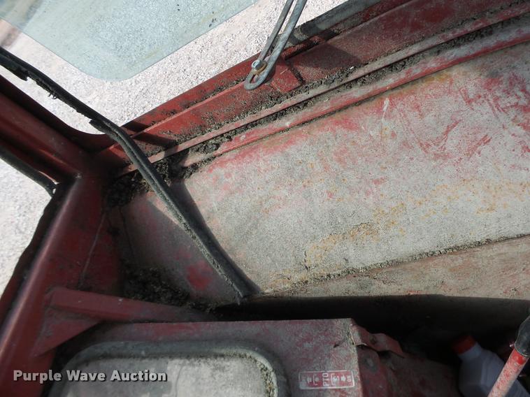 image for item DA3370 International 1066 tractor