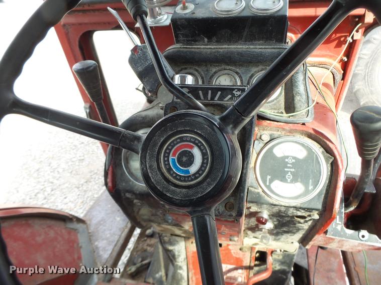 image for item DA3370 International 1066 tractor