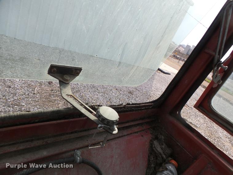 image for item DA3370 International 1066 tractor