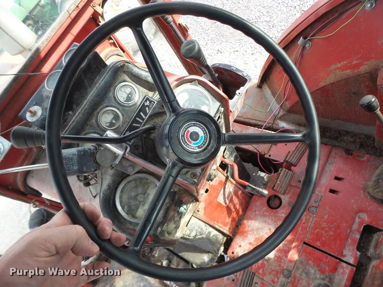 image for item DA3370 International 1066 tractor