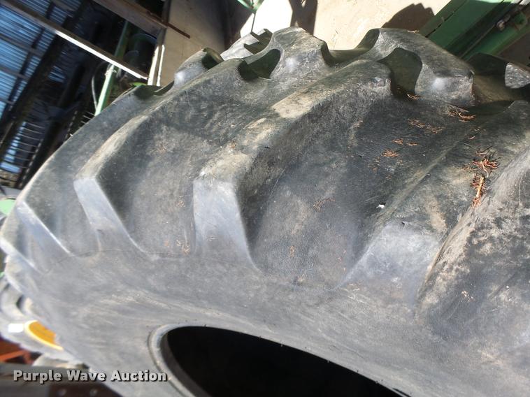 image for item DA3378 Firestone Radial 24.5-32 tire