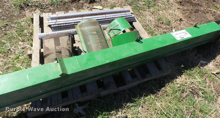 image for item DA3383 John Deere 4420 combine parts