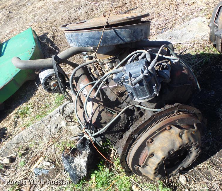 image for item DA3387 Chevrolet small block eight cylinder gas engine