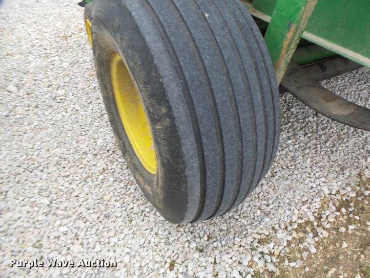 image for item DA3398 1995 John Deere 435 round baler