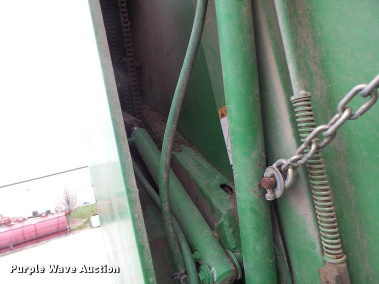 image for item DA3398 1995 John Deere 435 round baler