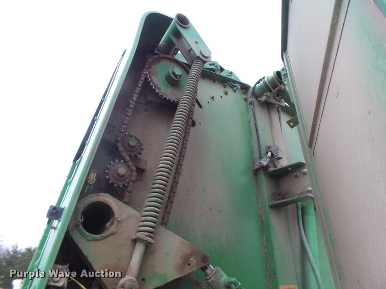 image for item DA3398 1995 John Deere 435 round baler