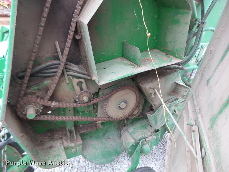 image for item DA3398 1995 John Deere 435 round baler