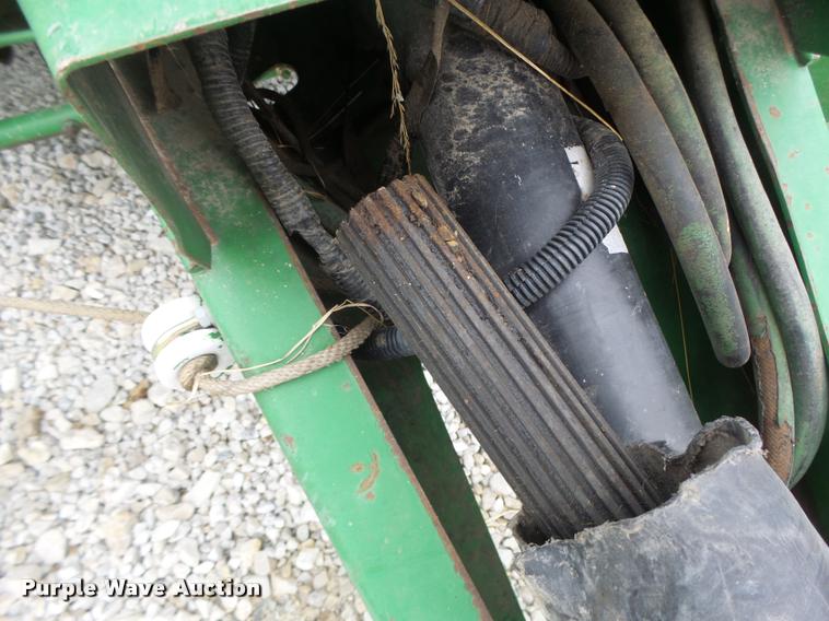 image for item DA3398 1995 John Deere 435 round baler