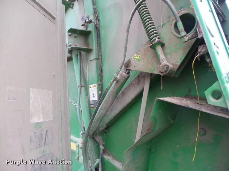 image for item DA3398 1995 John Deere 435 round baler