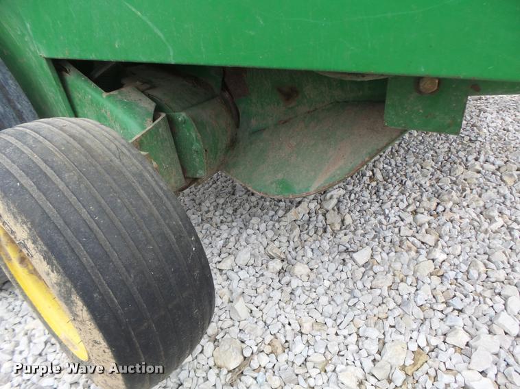 image for item DA3398 1995 John Deere 435 round baler