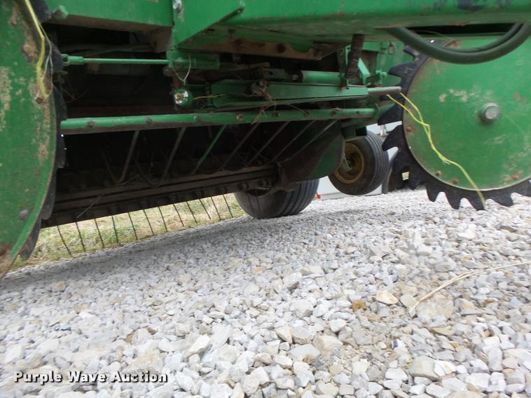 image for item DA3398 1995 John Deere 435 round baler