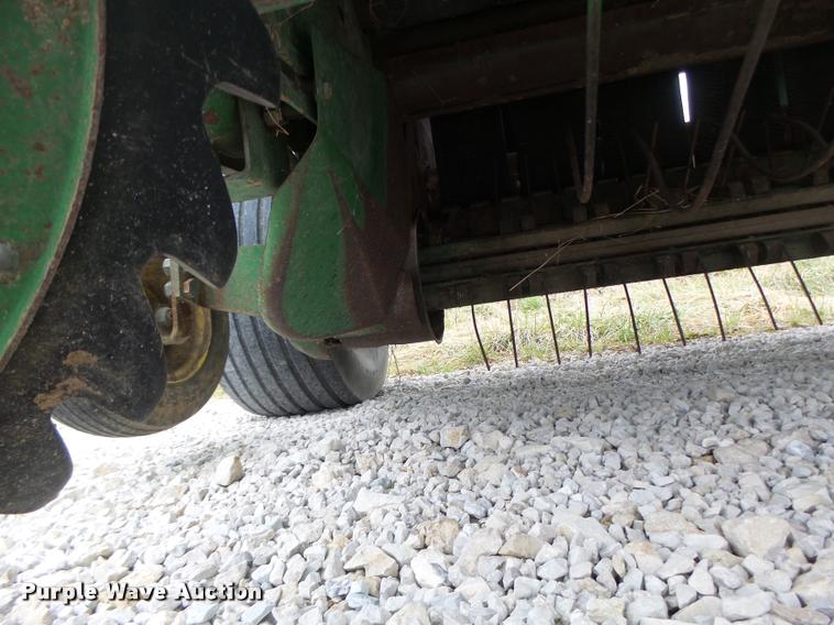 image for item DA3398 1995 John Deere 435 round baler