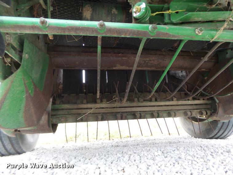 image for item DA3398 1995 John Deere 435 round baler