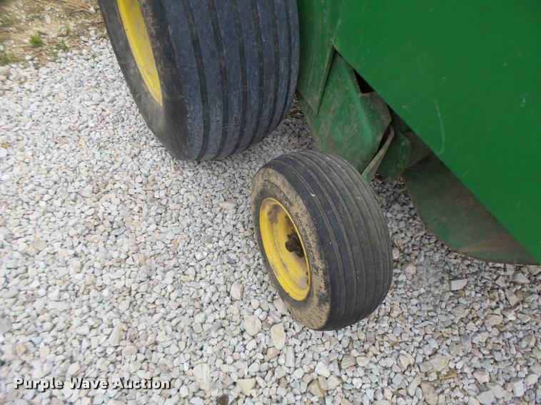 image for item DA3398 1995 John Deere 435 round baler
