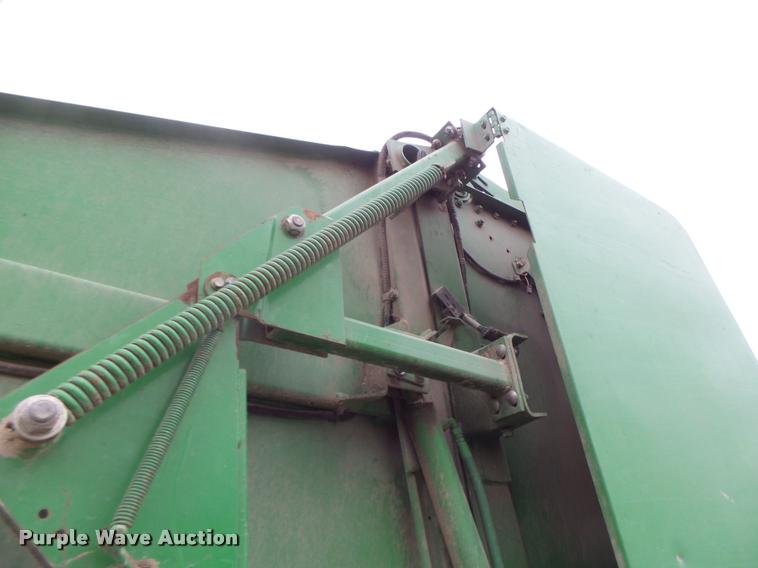 image for item DA3398 1995 John Deere 435 round baler