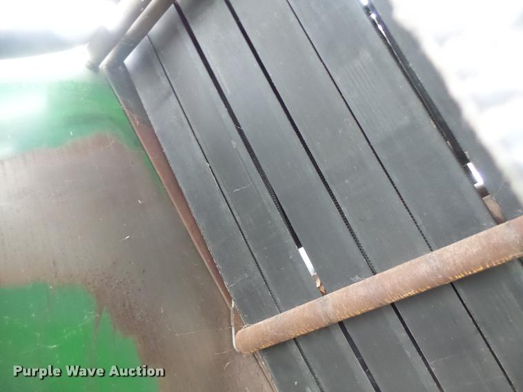 image for item DA3398 1995 John Deere 435 round baler