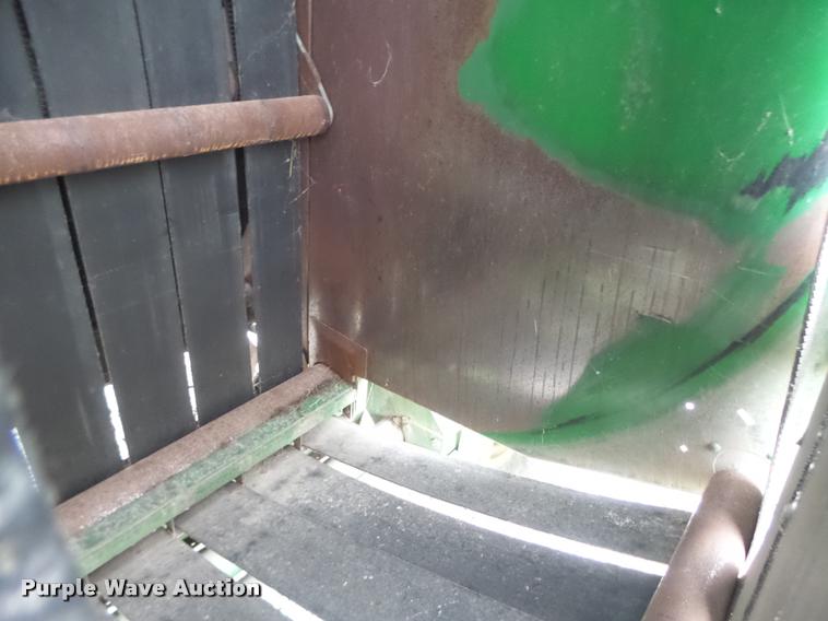 image for item DA3398 1995 John Deere 435 round baler