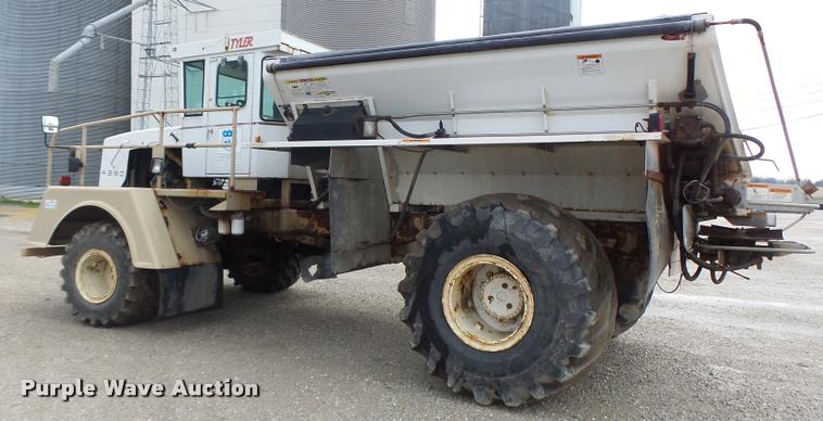 image for item DA3424 Tyler 4330 self-propelled applicator