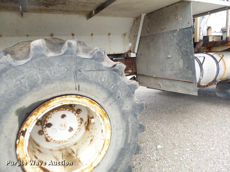 image for item DA3424 Tyler 4330 self-propelled applicator