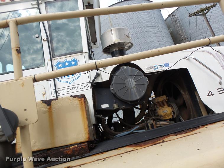 image for item DA3424 Tyler 4330 self-propelled applicator